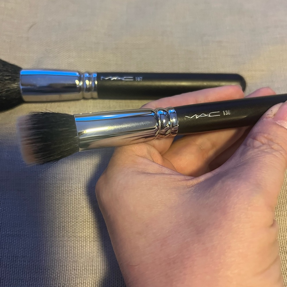 MAC Cosmetics 130 and 187 Makeup Brushes - Picture 5 of 6